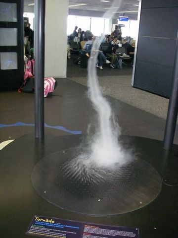 SF空港の竜巻製造機
